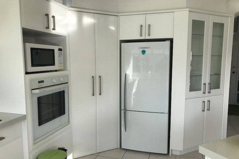 Photo of property in 2/270 Cascades Road, Botany Downs, Auckland, 2010