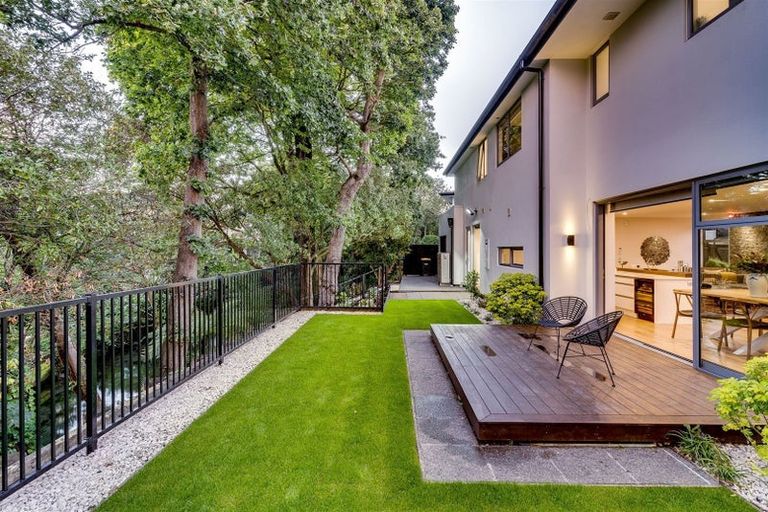 Photo of property in 62a Straven Road, Fendalton, Christchurch, 8014