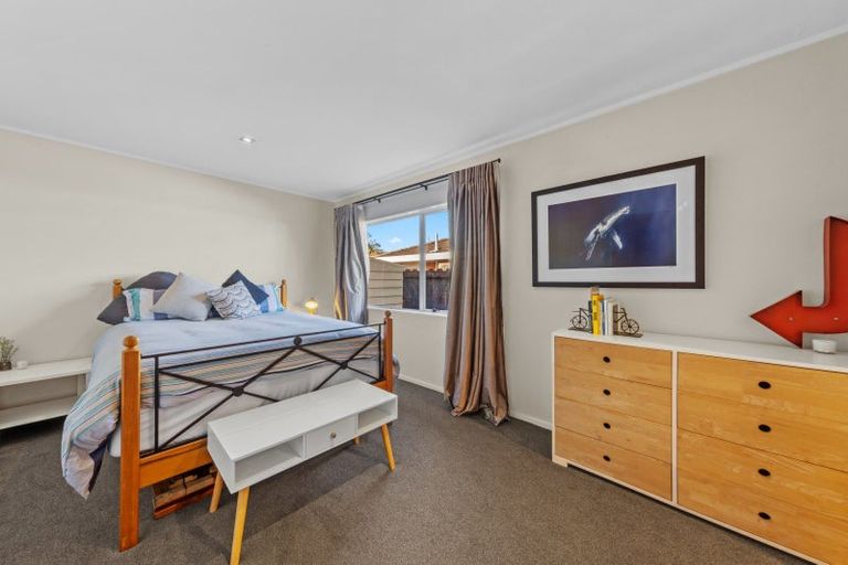 Photo of property in 16 Chippewa Place, Conifer Grove, Takanini, 2112