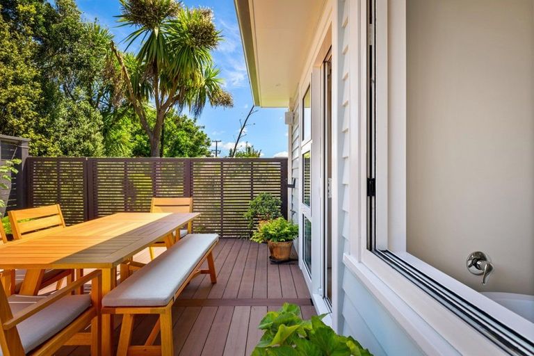 Photo of property in 1 Manuwai Road, Torbay, Auckland, 0630