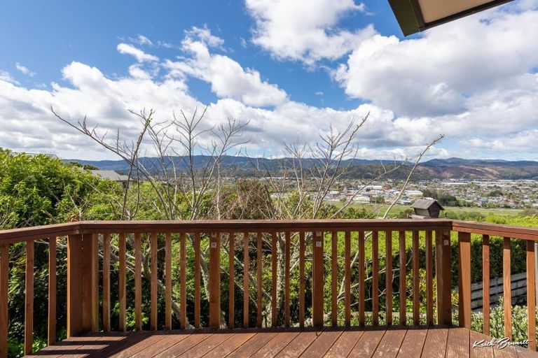 Photo of property in 43 Percy Kinsman Crescent, Riverstone Terraces, Upper Hutt, 5018