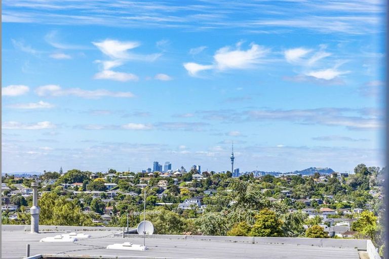 Photo of property in 107 Coronation Road, Hillcrest, Auckland, 0627