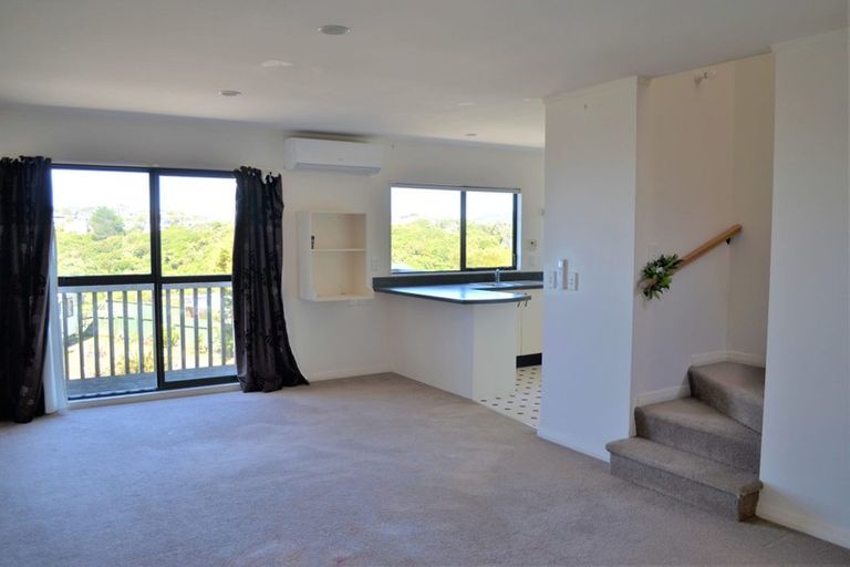 Photo of property in 21 Ladbrooke Drive, Newlands, Wellington, 6037