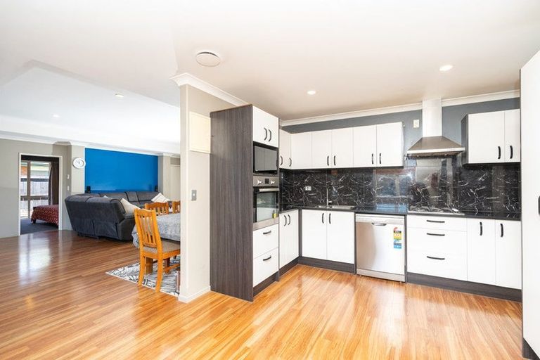 Photo of property in 8 Rochford Court, Hamilton East, Hamilton, 3216