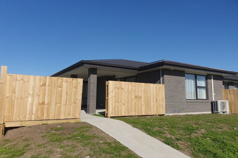 Photo of property in 1 Poutawa Lane, Clarks Beach, 2122