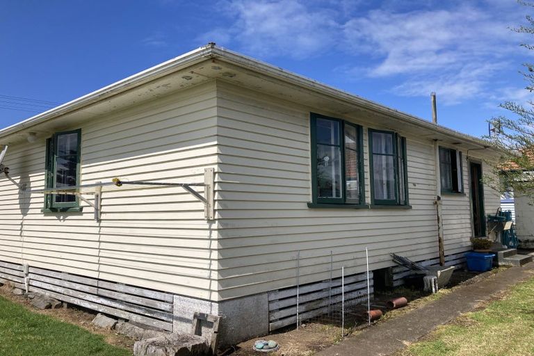 Photo of property in 89 Broadway, Waitara, 4320
