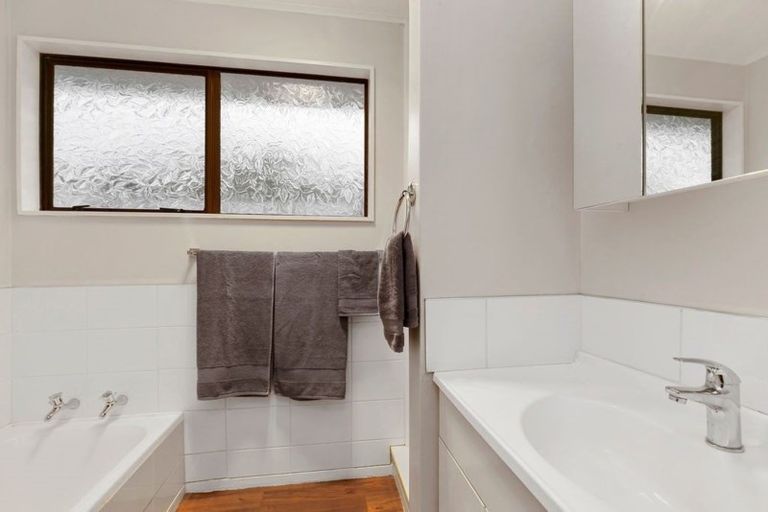 Photo of property in 26 Buccaneer Place, Grenada Village, Wellington, 6037