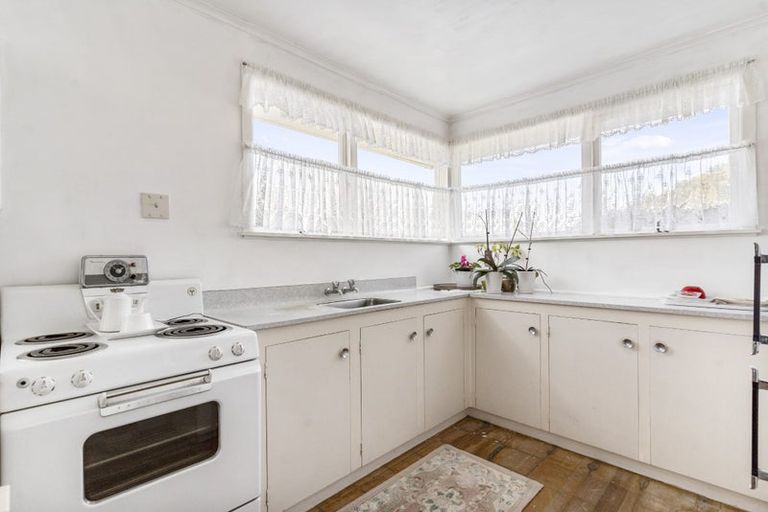 Photo of property in 11 Palmer Avenue, Glen Eden, Auckland, 0602