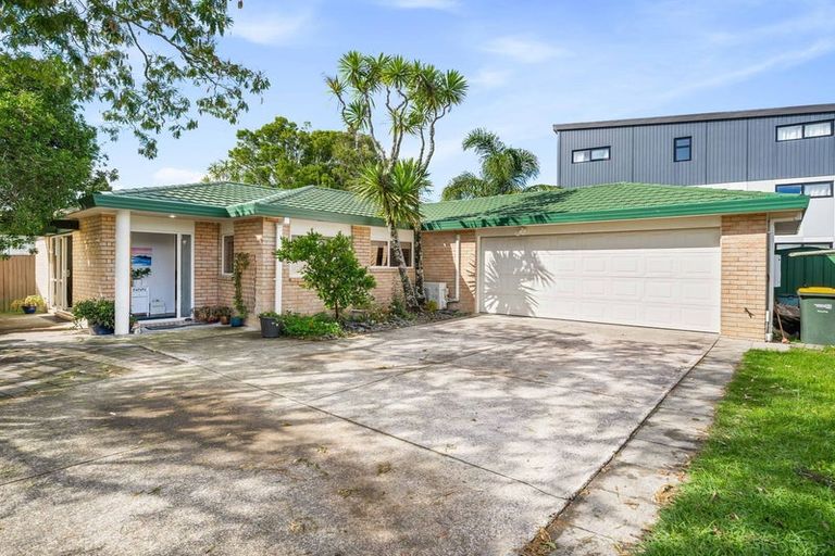 Photo of property in 723b Te Atatu Road, Te Atatu Peninsula, Auckland, 0610