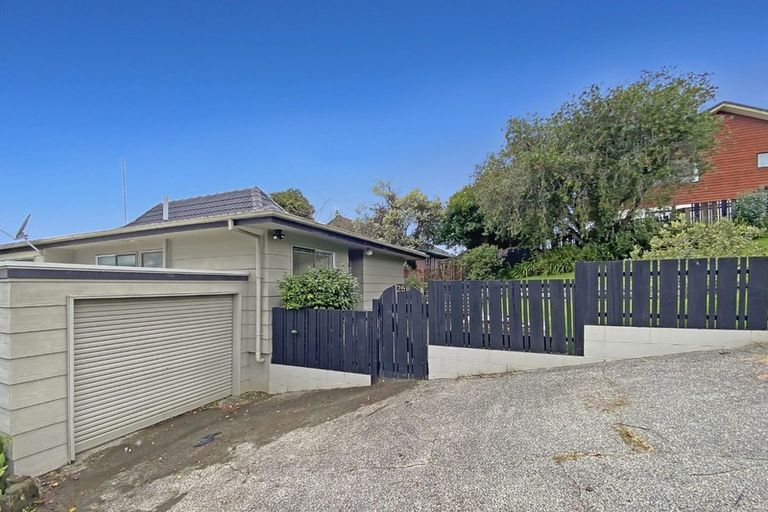 Photo of property in 2/25 Palliser Lane, Browns Bay, Auckland, 0630