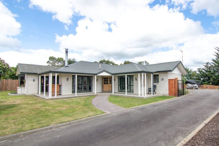 Photo of property in 23 Cashmere Drive, Fitzherbert, Palmerston North, 4410