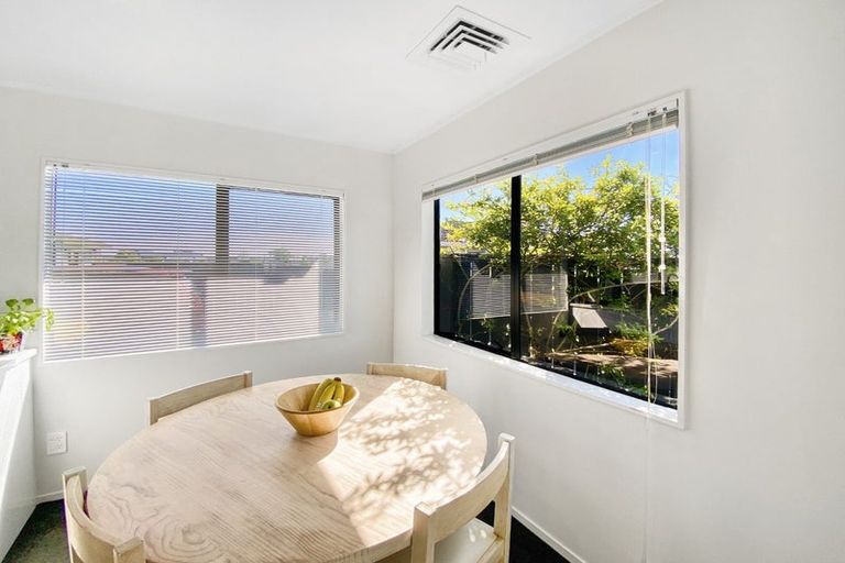 Photo of property in 19a Akoranga Drive, Northcote, Auckland, 0627