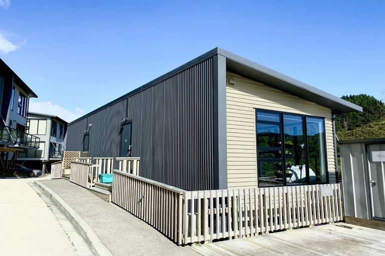 Photo of property in 10 Ara Patukawenga, Tawa, Wellington, 5028