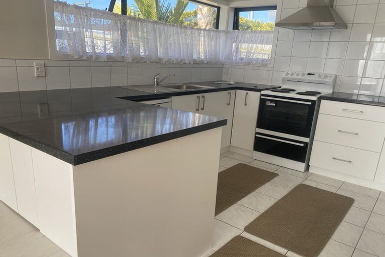 Photo of property in 114 Te Atatu Road, Te Atatu South, Auckland, 0610