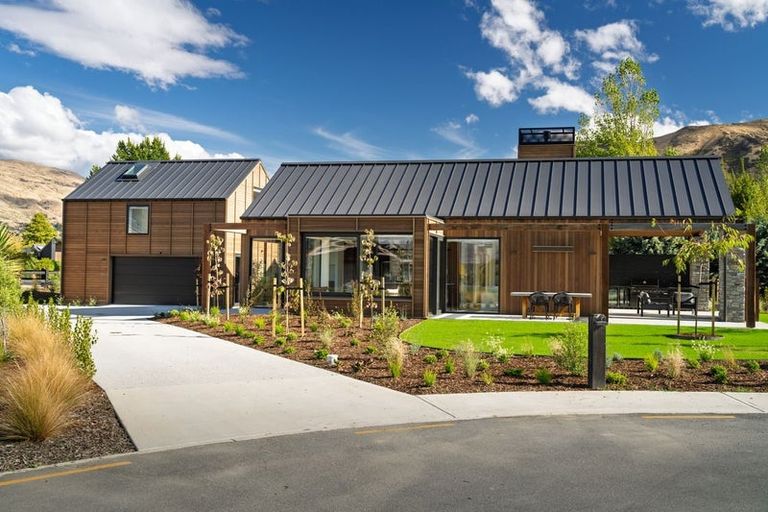 Photo of property in 16 Mccaw Mews, Wanaka, 9305