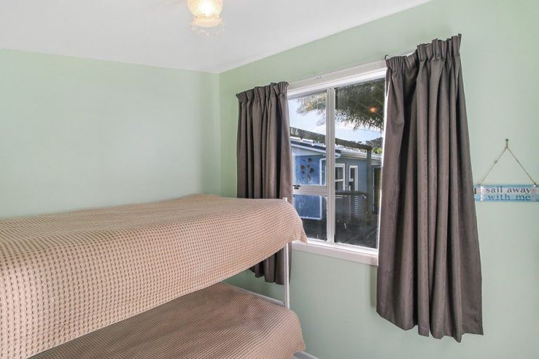 Photo of property in 2 Hennessy Street East, Foxton Beach, Foxton, 4815