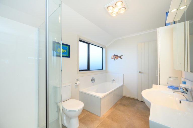 Photo of property in 13 Lorenzo Place, Kelvin Grove, Palmerston North, 4414