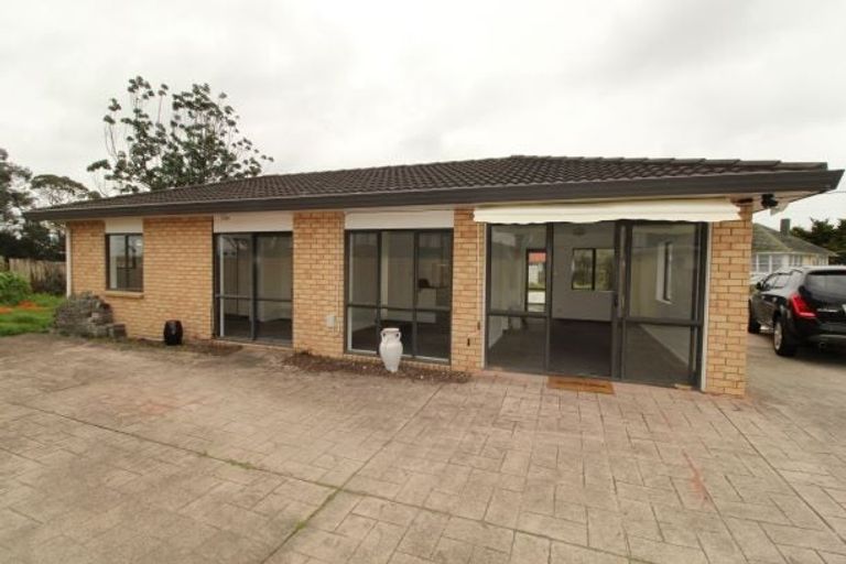 Photo of property in 10 Hill Crescent, New Lynn, Auckland, 0600