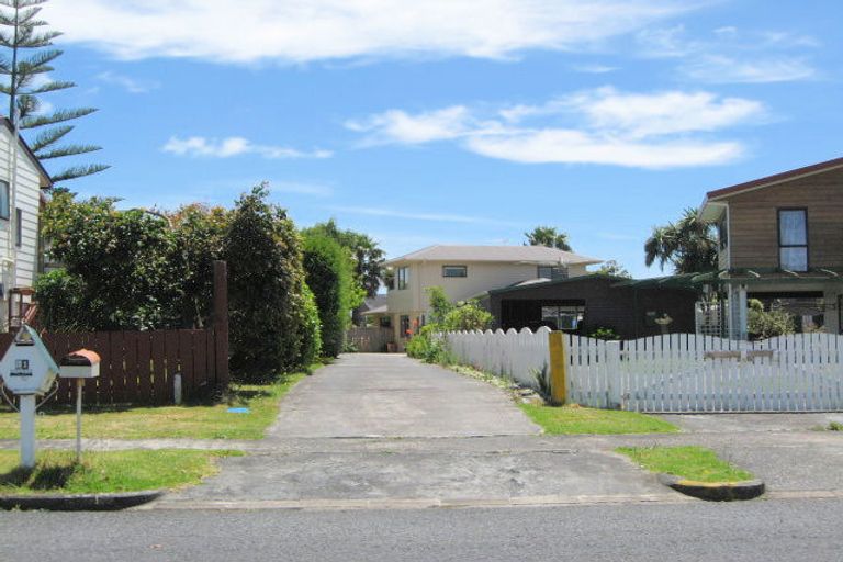 Photo of property in 31a Taihiki Road, Clarks Beach, 2122