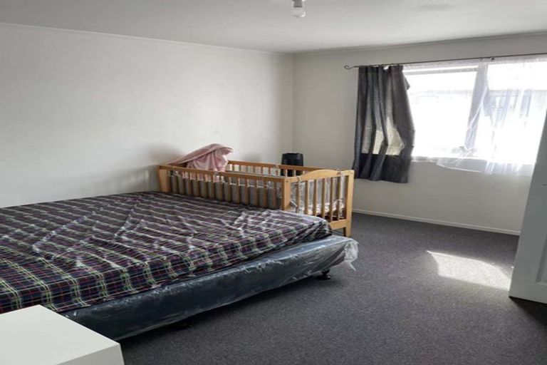 Photo of property in 16 Massine Place, Randwick Park, Auckland, 2105