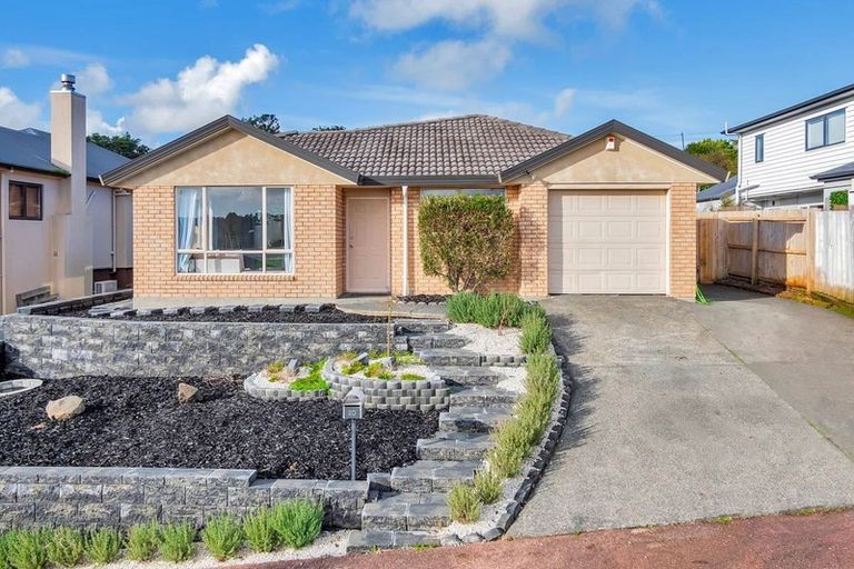 Photo of property in 20 View Ridge Drive, Ranui, Auckland, 0612