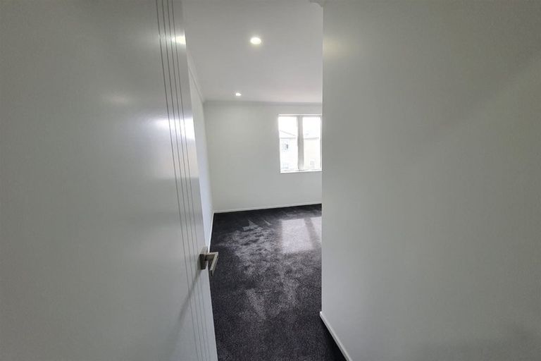 Photo of property in 11 Warbler Crescent, Papakura, 2110