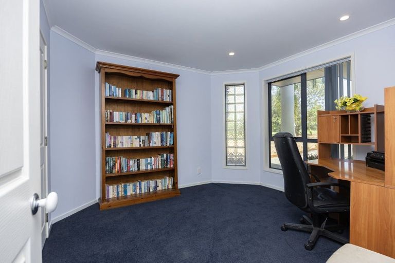 Photo of property in 14 Applemoors Way, Riverhead, 0820