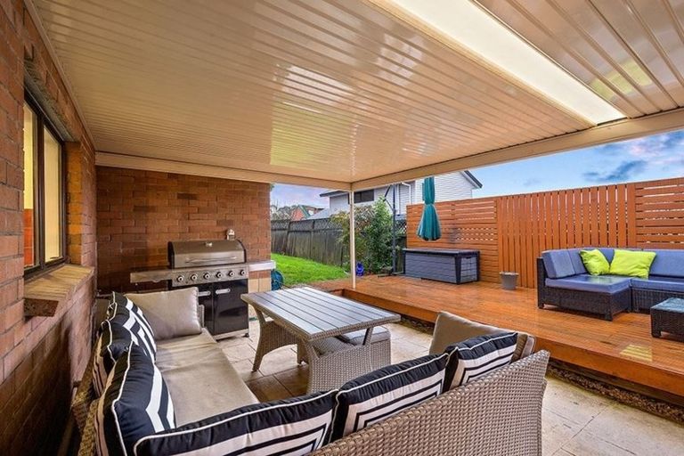 Photo of property in 12 Fernbird Place, Massey, Auckland, 0614