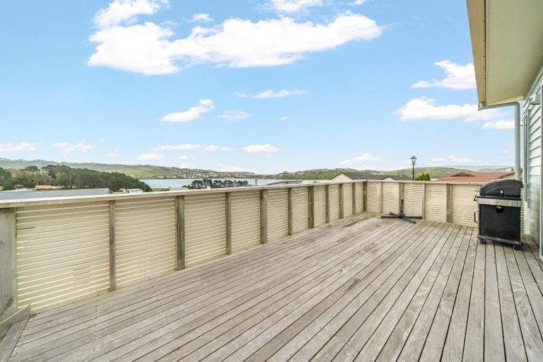 Photo of property in 10 Hollyford Place, Aotea, Porirua, 5024