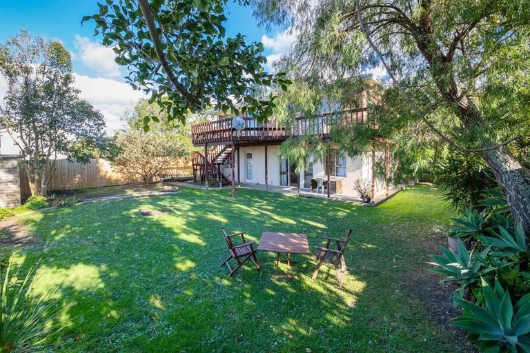 Photo of property in 40 Akoranga Drive, Northcote, Auckland, 0627