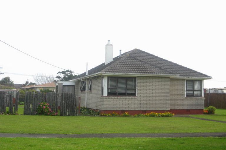 Photo of property in 37 Hutchins Street, Waitara, 4320