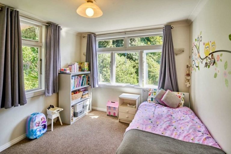 Photo of property in 33 Wyndham Road, Pinehaven, Upper Hutt, 5019