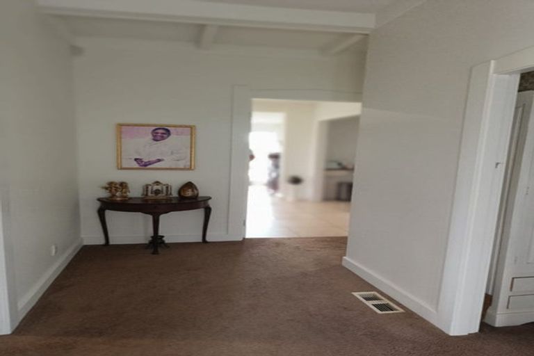 Photo of property in 105 Archibald Road, Kelston, Auckland, 0602