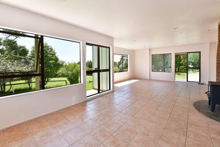 Photo of property in 379 Kiwitahi Road, Helensville, 0875