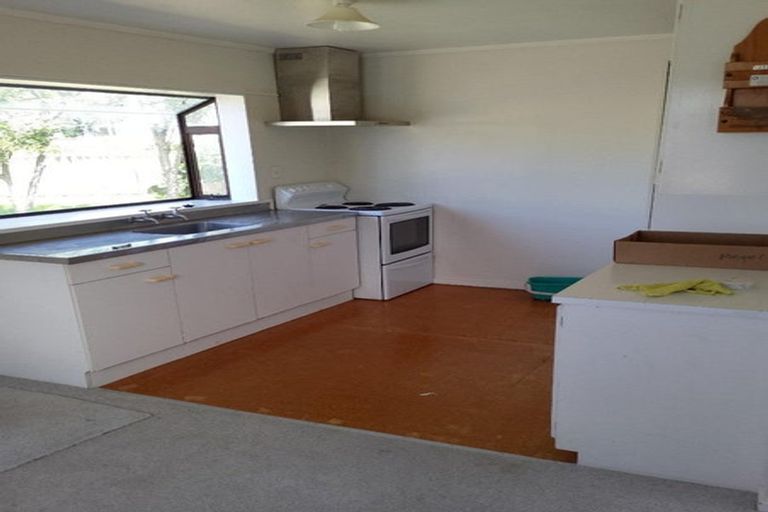 Photo of property in 2/8 Quiet Street, Te Atatu South, Auckland, 0610