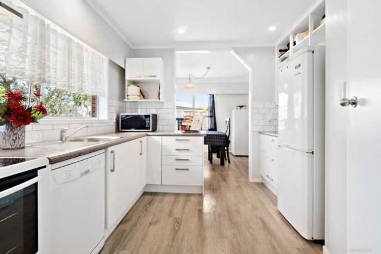 Photo of property in 2 Edmund Hillary Avenue, Papakura, 2110