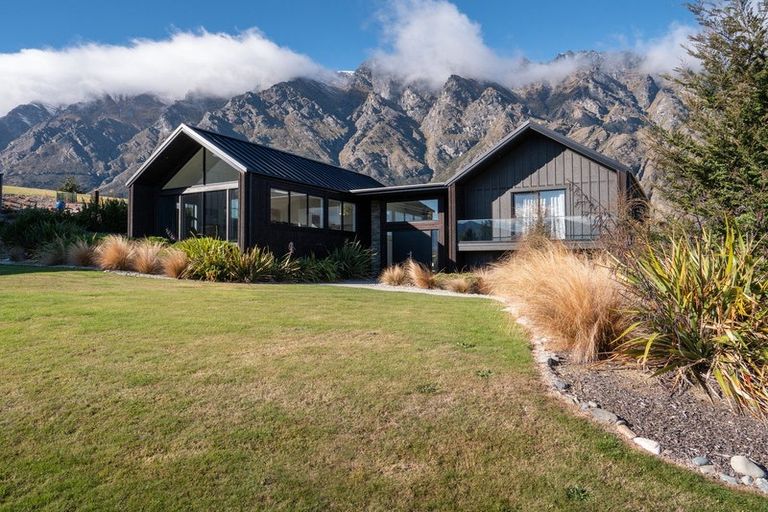 Photo of property in 35 Jacks Point Rise, Jacks Point, Queenstown, 9371