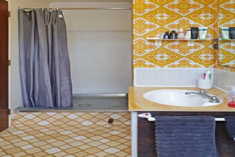 Photo of property in 7 Twomey Grove, Houghton Bay, Wellington, 6023