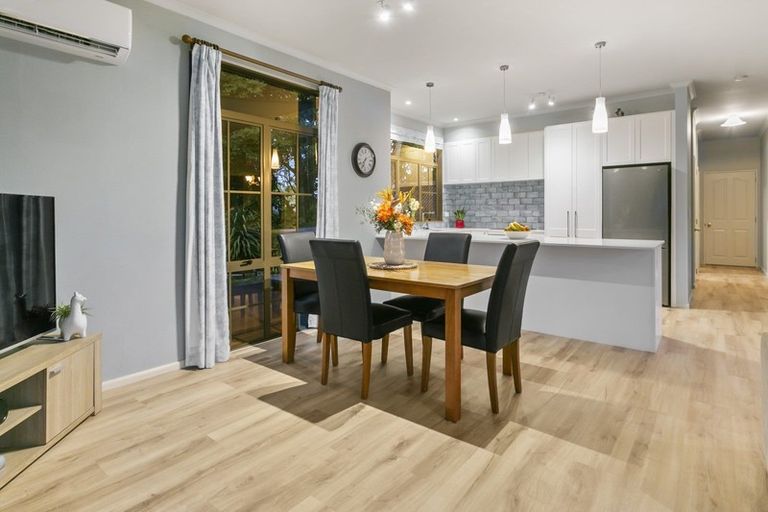 Photo of property in 32c Isobel Road, Greenhithe, Auckland, 0632