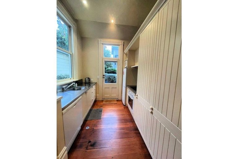 Photo of property in 18 Murphy Street, Thorndon, Wellington, 6011