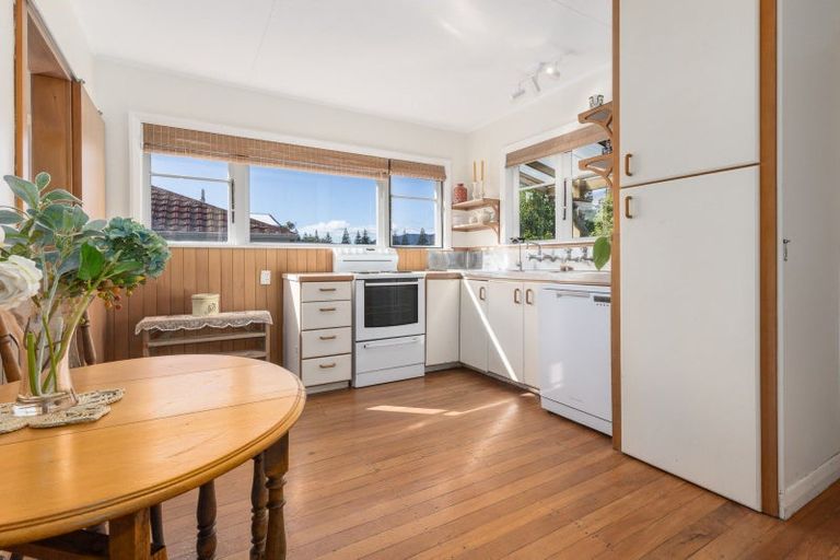 Photo of property in 166 Wellington Road, Paekakariki, 5034