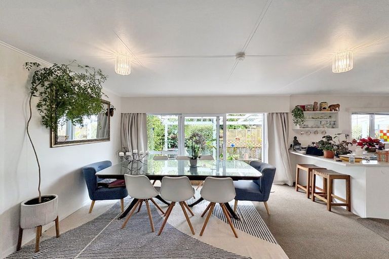 Photo of property in 2 Saint Leonard Street, Saint Johns Hill, Whanganui, 4501