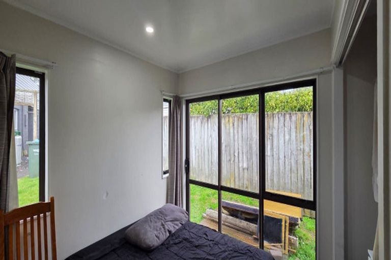 Photo of property in 19 Barrys Road, Glendene, Auckland, 0602