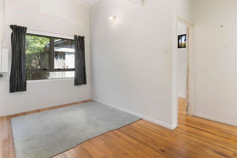 Photo of property in 304 Glengarry Road, Glen Eden, Auckland, 0602