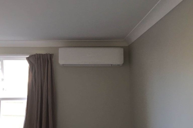 Photo of property in 1/165 Chivalry Road, Glenfield, Auckland, 0629