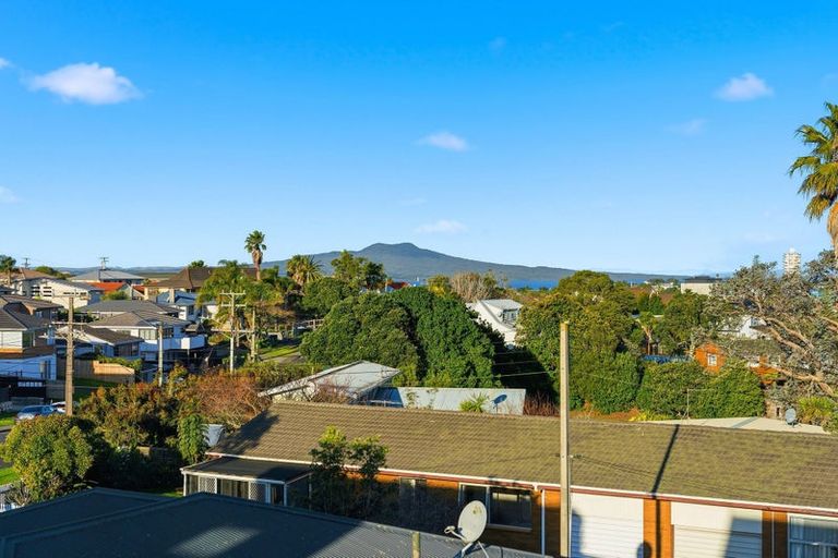 Photo of property in 8b Stanley Avenue, Milford, Auckland, 0620