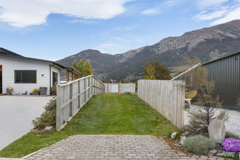 Photo of property in 18 Pennycook Place, Lake Hawea, 9382