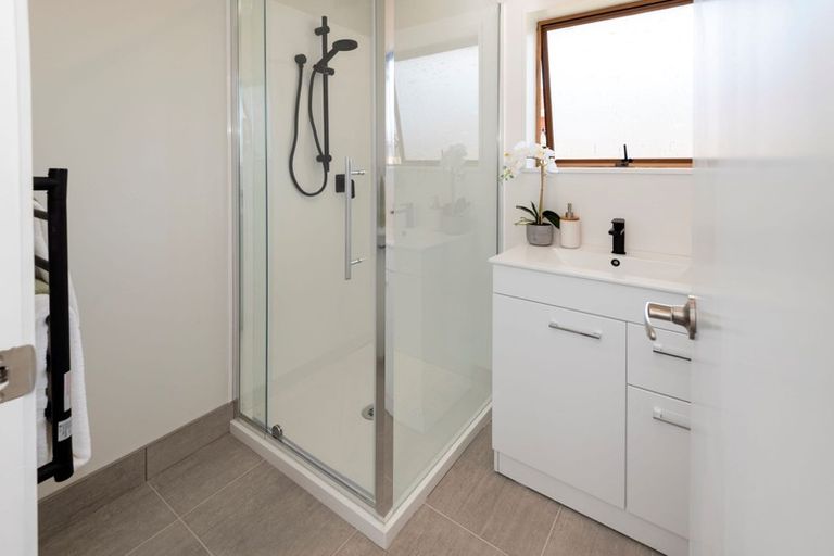 Photo of property in 1/10 Benygloe Place, Highland Park, Auckland, 2010