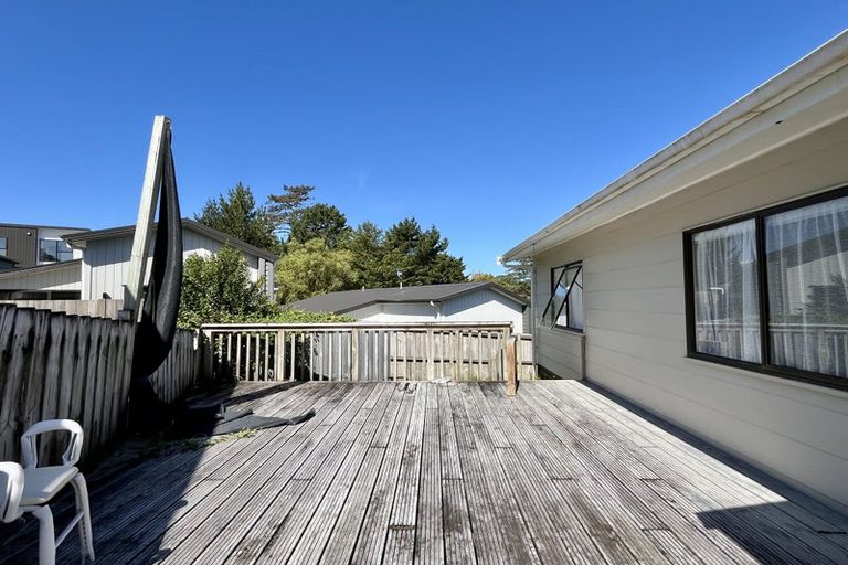 Photo of property in 1/95 Hobsonville Road, West Harbour, Auckland, 0618