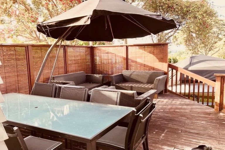 Photo of property in 33 Paparoa Road, Cockle Bay, Auckland, 2014